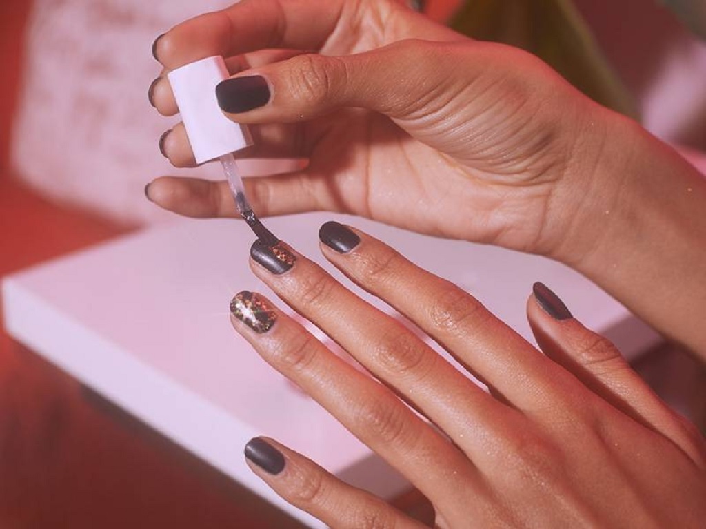 Should You Do Your Own Gel Color Nails at Home?
